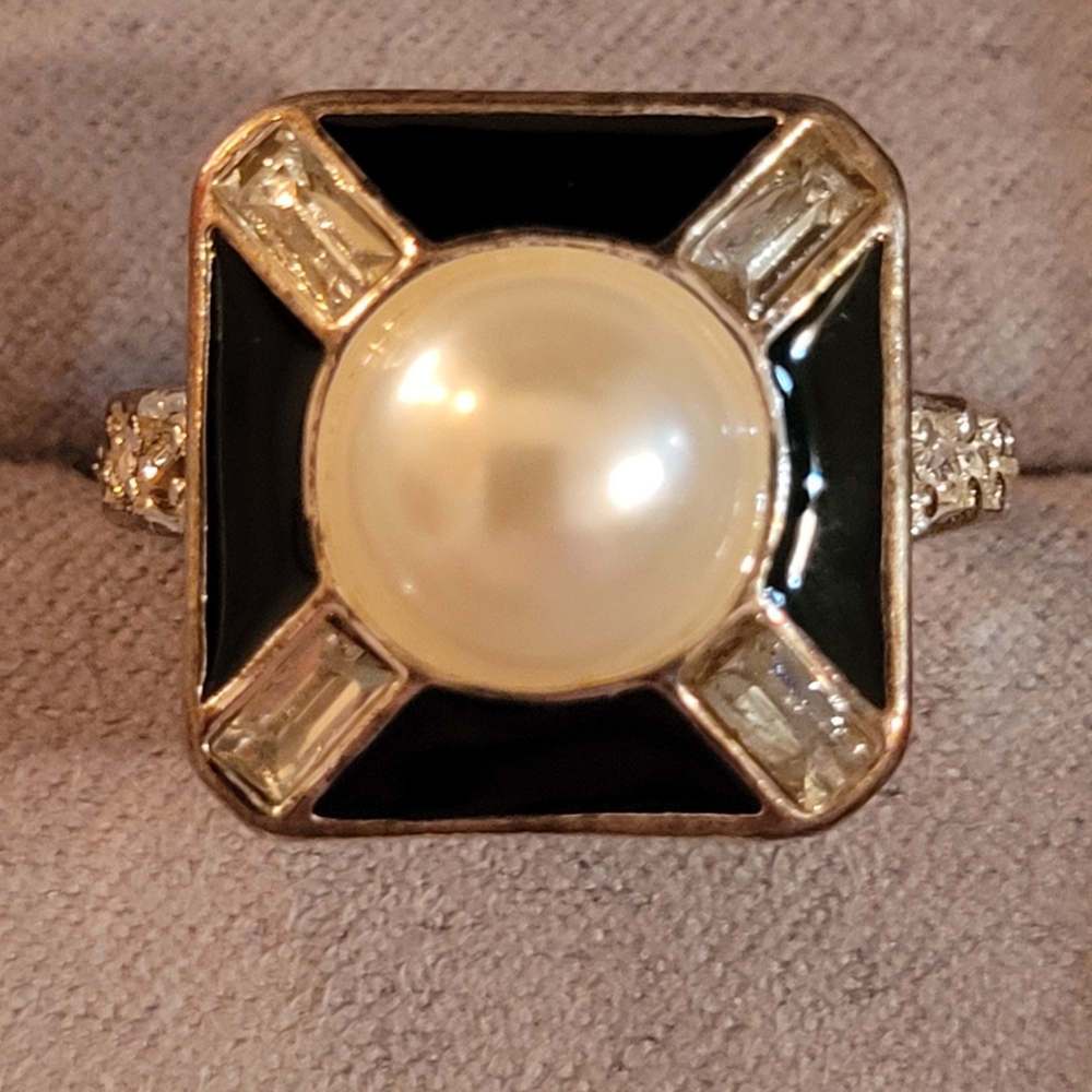 Modern pearlesque pave ring size 6